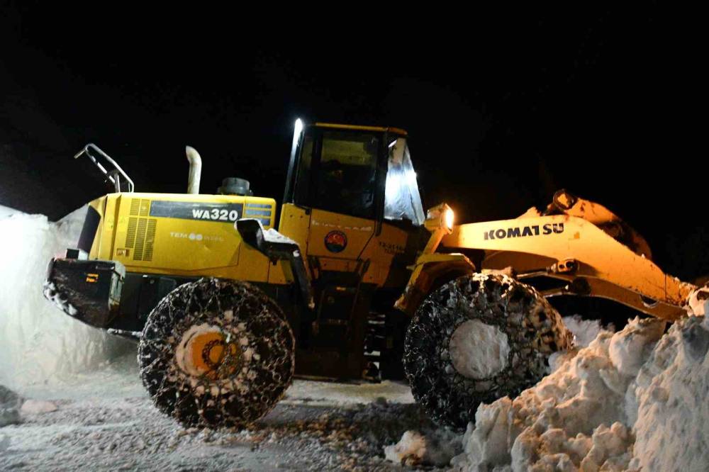 Beytüşşebap’ta Kar Kalınlığı 2 Metreyi Buldu