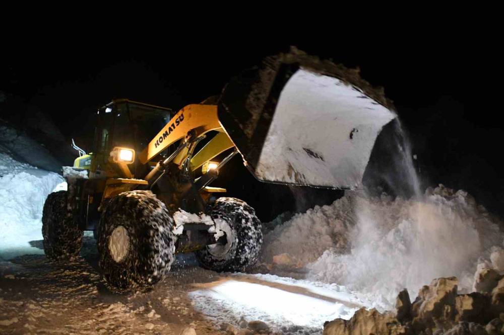 Beytüşşebap’ta Kar Kalınlığı 2 Metreyi Buldu
