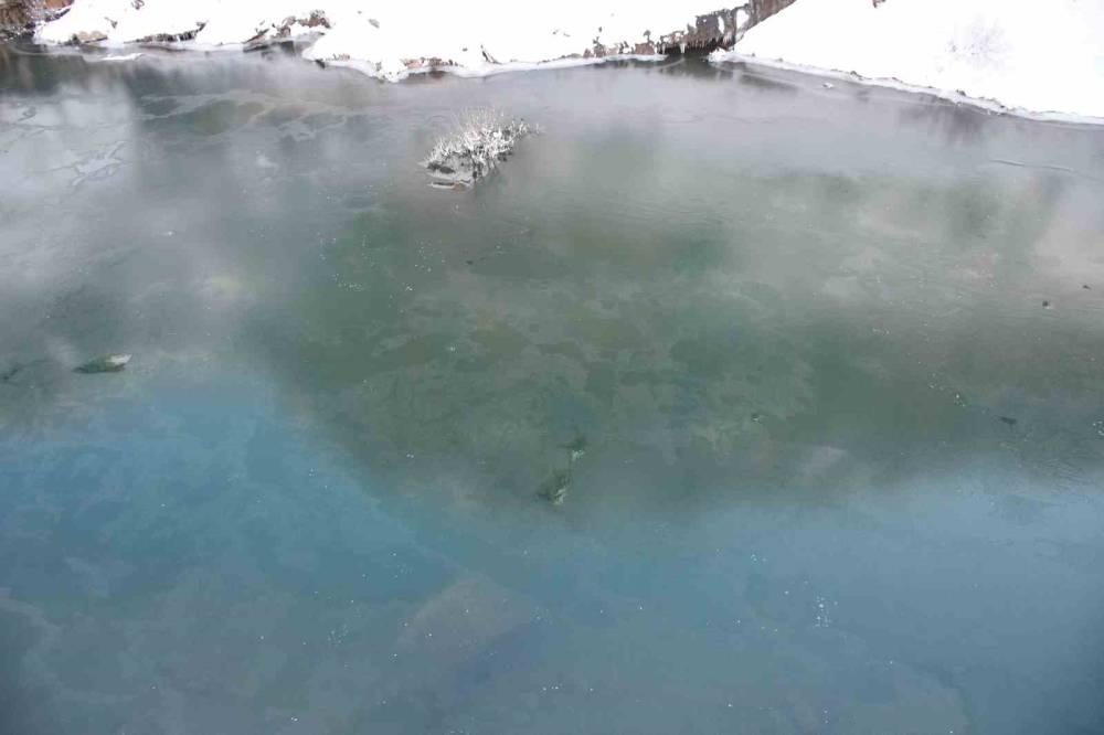 Şırnak'ta Soğuk Hava, Habur Çayı’nı Dondurdu