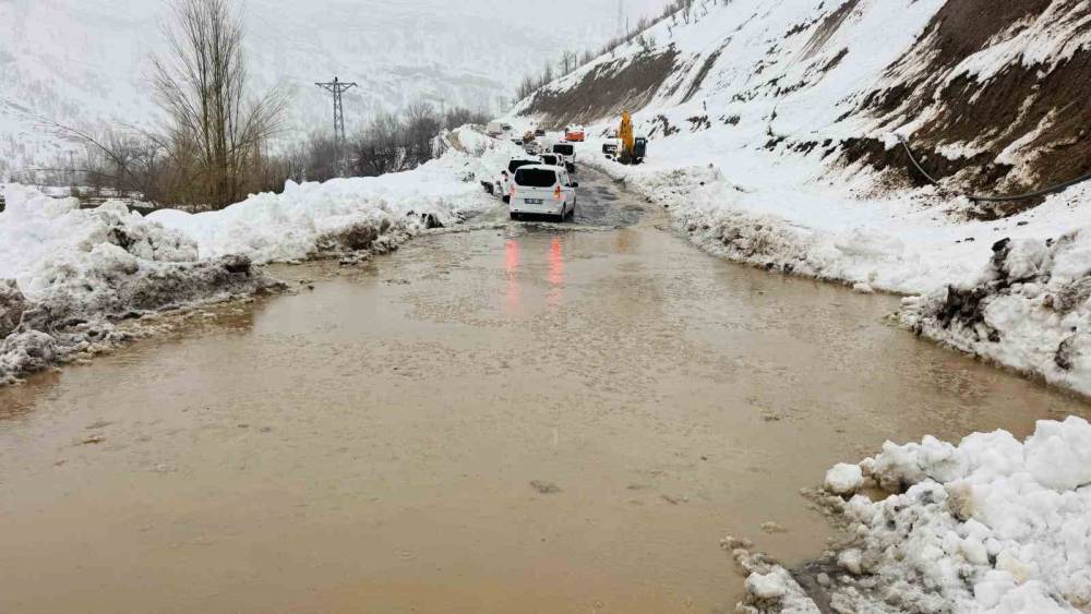 Şırnak'ta Buzlanma Kazaya Sebep Oldu: 2 Yaralı