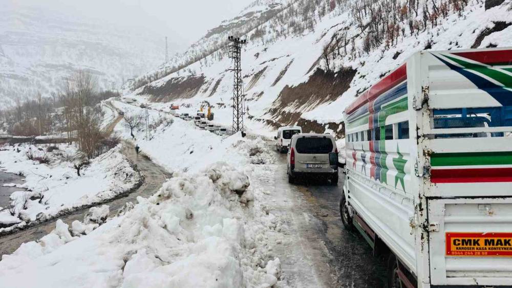 Şırnak'ta Buzlanma Kazaya Sebep Oldu: 2 Yaralı