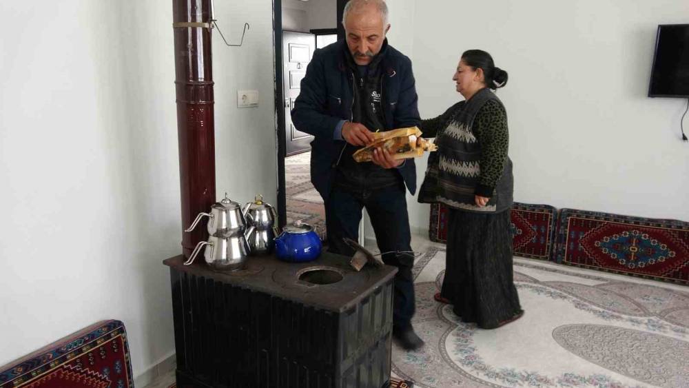 Yaklaşık 2 Bin Nüfuslu Köyde Kışın Sadece Bir Aile Yaşıyor