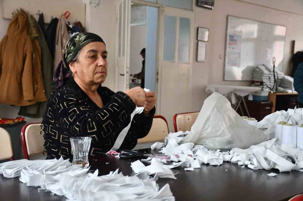 Şırnak’ta Kadınlar Öğrenciler İçin Seferber Oldu: 2 bin 600 Eşorfman Takımı Hediye Edilecek