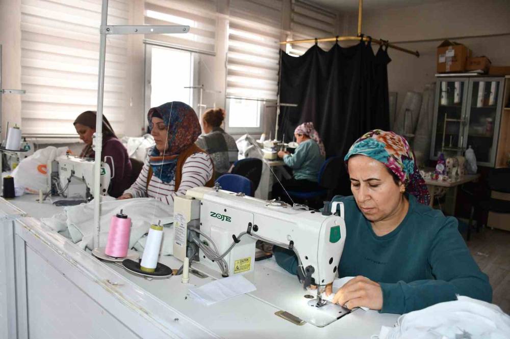Şırnak’ta Kadınlar Öğrenciler İçin Seferber Oldu: 2 bin 600 Eşorfman Takımı Hediye Edilecek