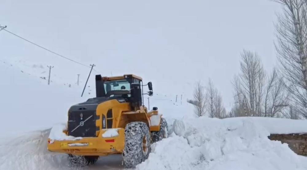 Şırnak’ta Ekiplerin Karla Mücadele Çalışmaları Devam Ediyor