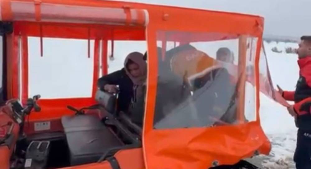 Düşük Riski Olan Hamile Kadın Paletli Kar Aracıyla Kurtarıldı