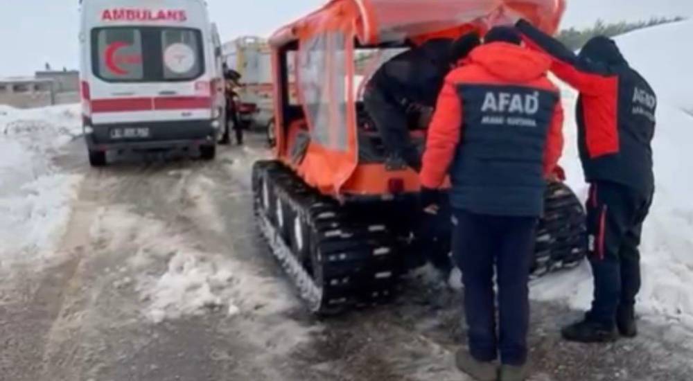 Düşük Riski Olan Hamile Kadın Paletli Kar Aracıyla Kurtarıldı