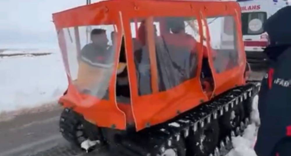 Düşük Riski Olan Hamile Kadın Paletli Kar Aracıyla Kurtarıldı