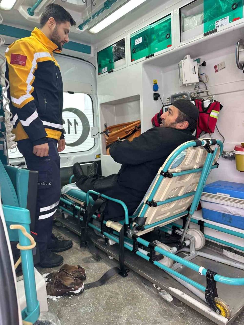 Siirt Özel İdare Ekipleri Hem Yolları Açıyor, Hem De Hastaları Sağlık Ekiplerine Ulaştırıyor