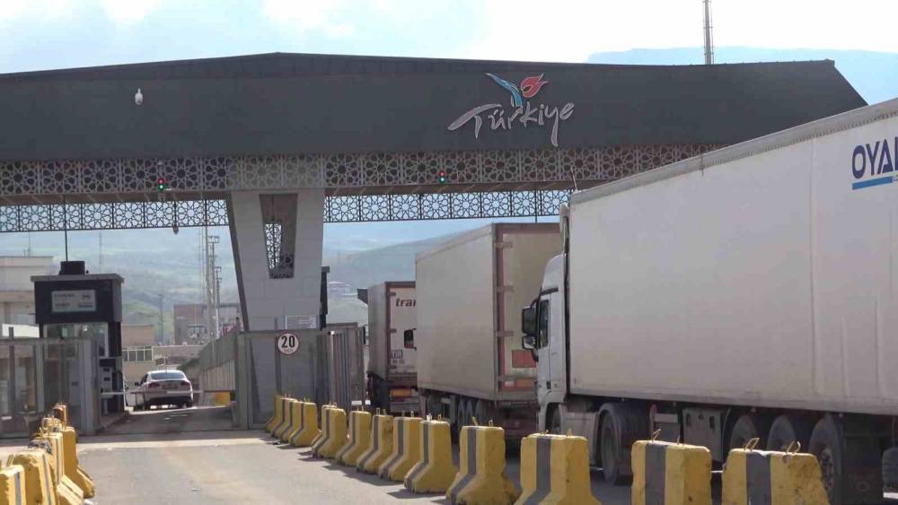 Habur Sınır Kapısında 2 milyar 400 milyon TL değerinde kaçak malzemeye el konuldu