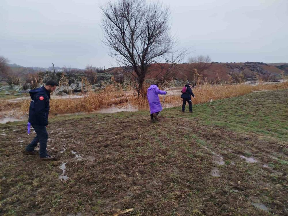379 Kişi İz Takip Ve Kadavra Köpeğiyle Kayıp Kadını Arıyor