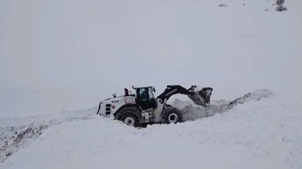 Şırnak’ta Kar Kalınlığı 2 Metreyi Aştı, Ekipler Vardiyalı Sistemle Çalışıyor