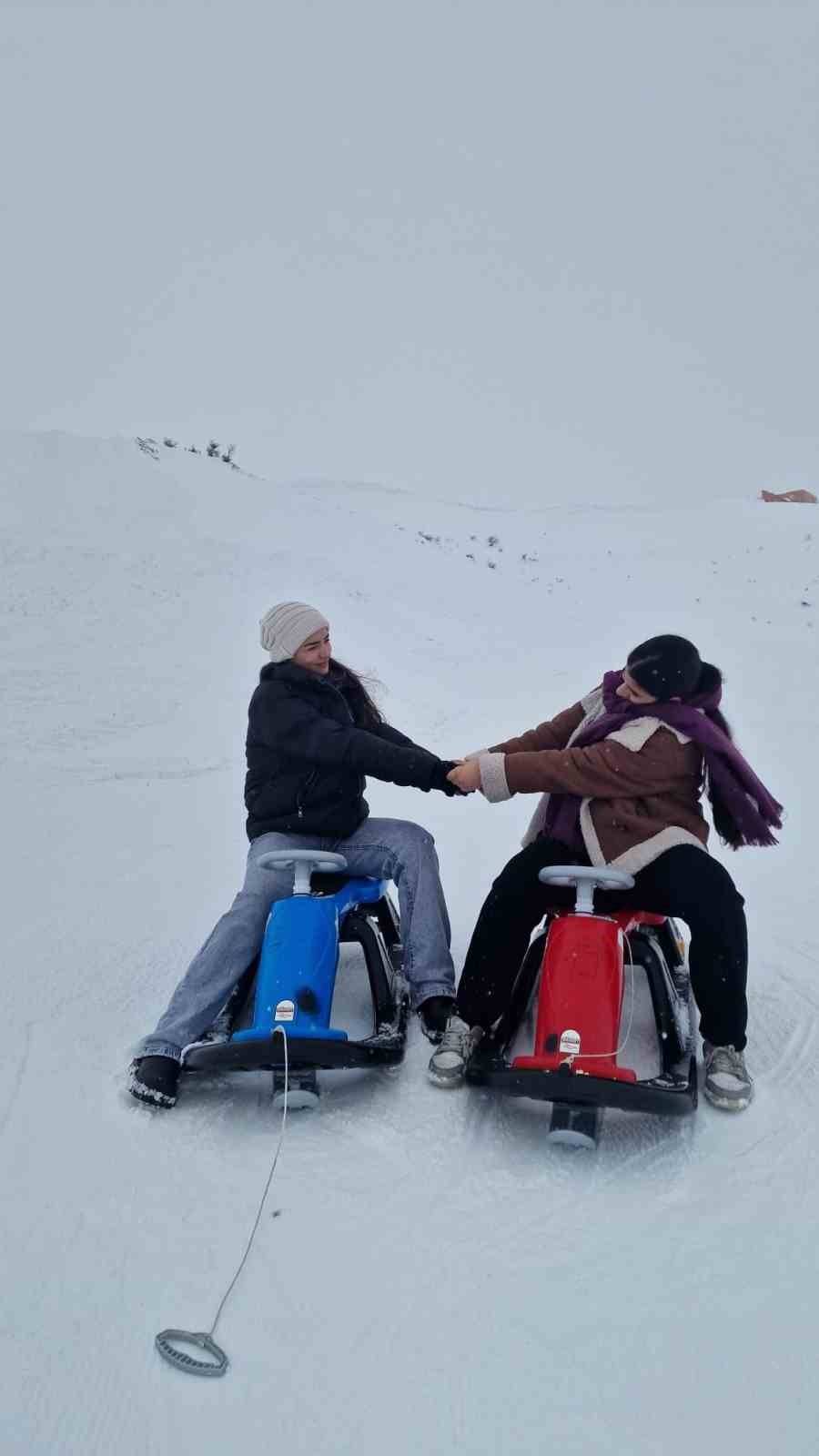 Silopi Atatürk Lisesi Yeşilay Gönüllüleri Ahlat’taki Gençlik Kampında Buluştu