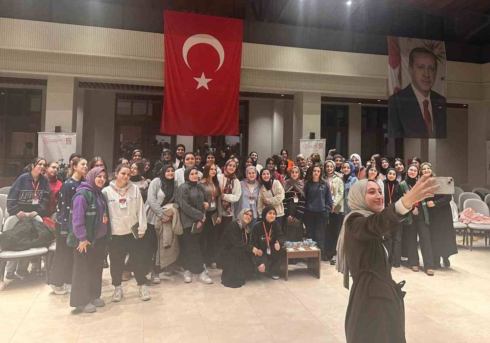 Silopi Atatürk Lisesi Yeşilay Gönüllüleri Ahlat’taki Gençlik Kampında Buluştu