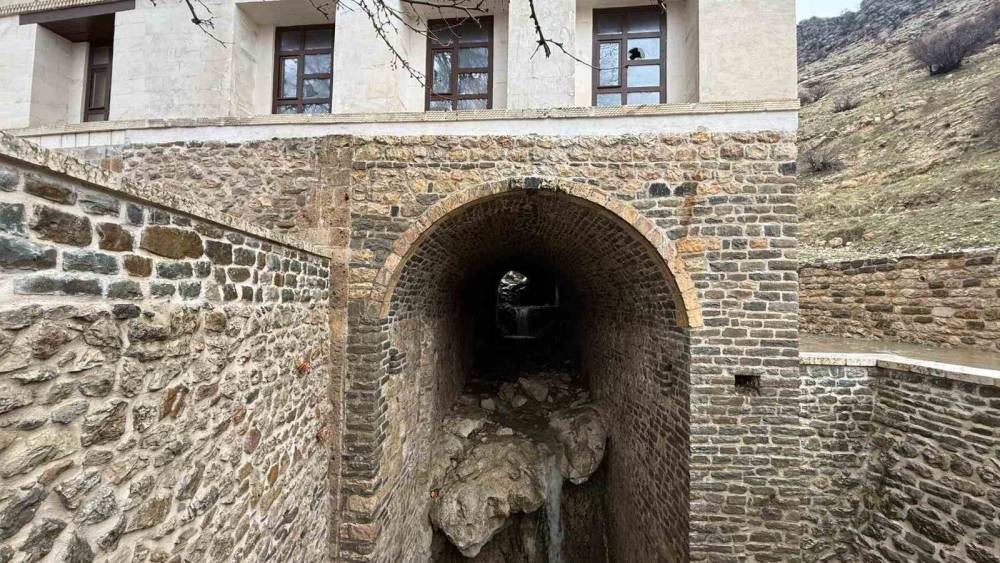 Diyarbakır’da Kar Ve Yağmurun Ardından Şelale Yeniden Akmaya Başladı
