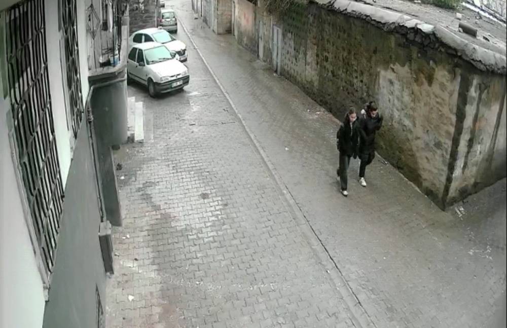 Siverek’te Duvar Çöktü: 2 Çocuk Saniyelerle Kurtuldu