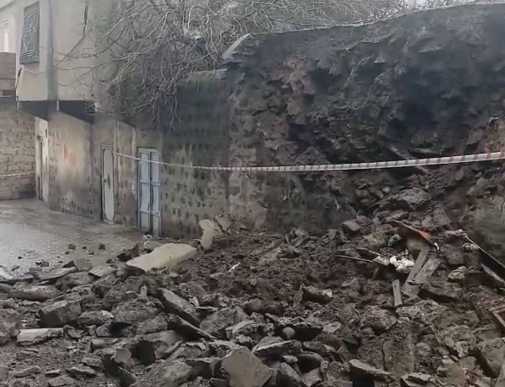 Siverek’te Duvar Çöktü: 2 Çocuk Saniyelerle Kurtuldu
