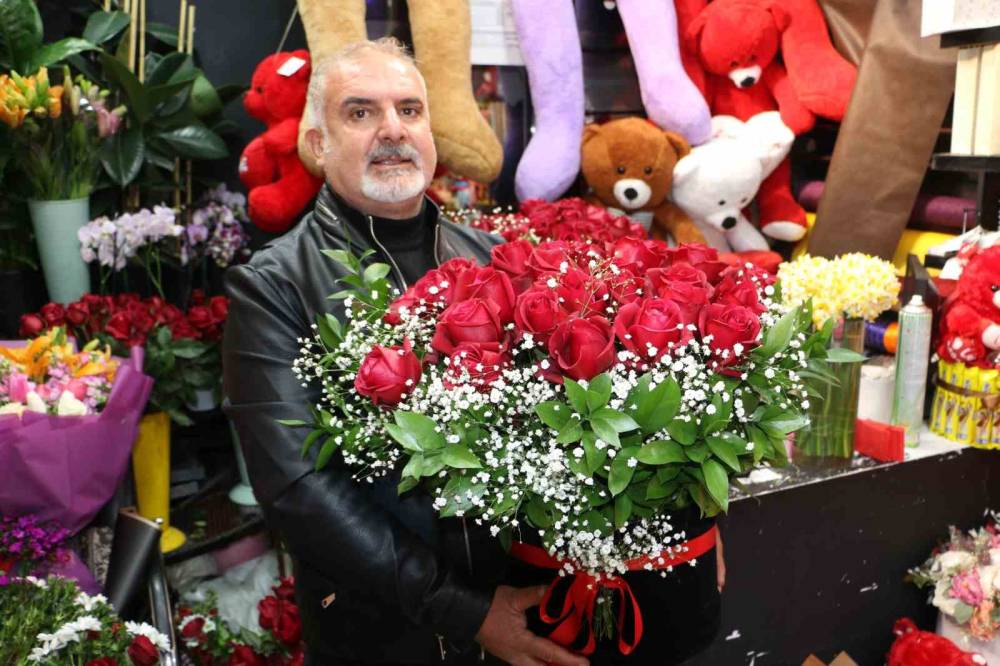 Sevgililer Günü’nde 100 Tl’lerden Başlayıp, 7 Bin Tl’ye Kadar Çıkan Çiçek Hediyesi