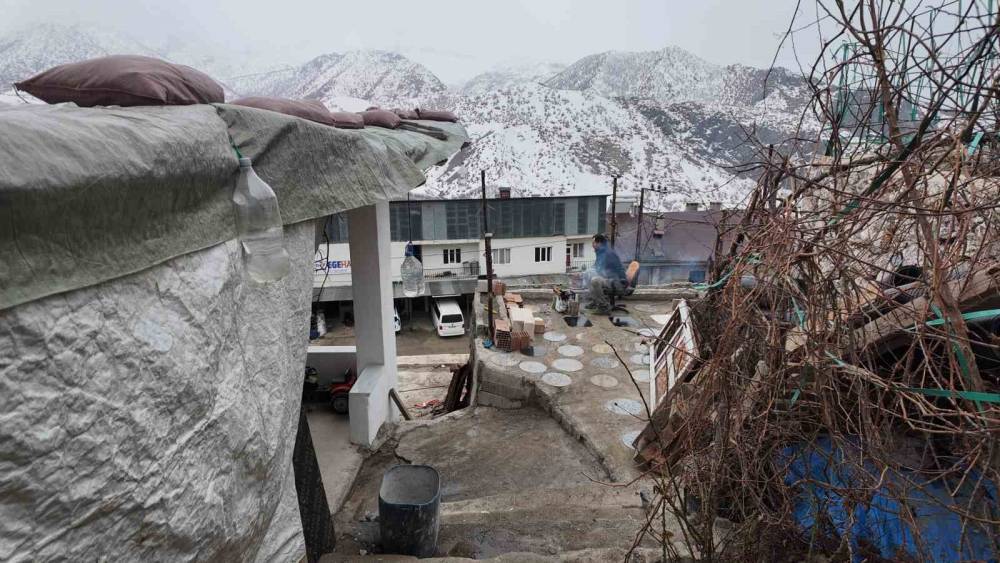 Şırnaklı vatandaş bütün birikimi ile ev yaptı, toprak kayması ile 'hayatı' askıda kaldı