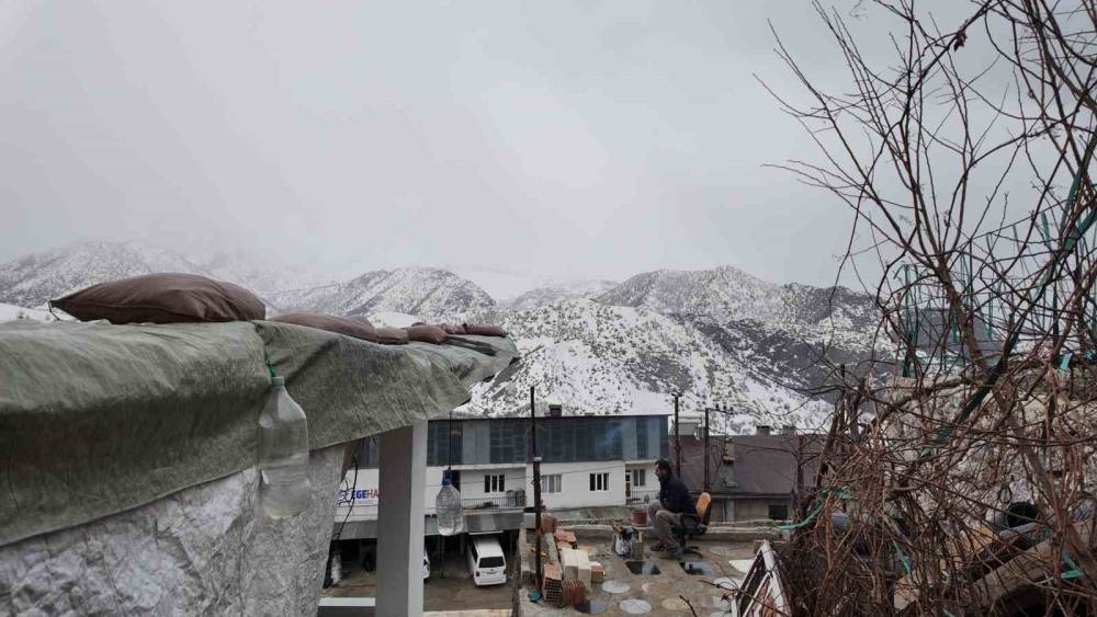 Şırnaklı vatandaş bütün birikimi ile ev yaptı, toprak kayması ile 'hayatı' askıda kaldı