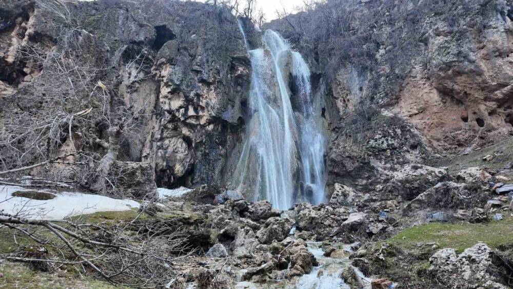 Şırnak’ta Kar Erimesi ile , 30 Metrelik Şelale Tekrar Aktı