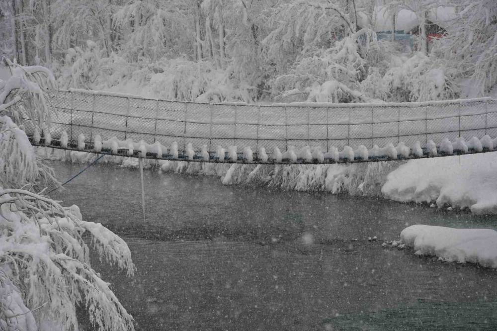 Beytüşşebap Ve Uludere İlçelerinde Kar Yağışı Etkili Oldu