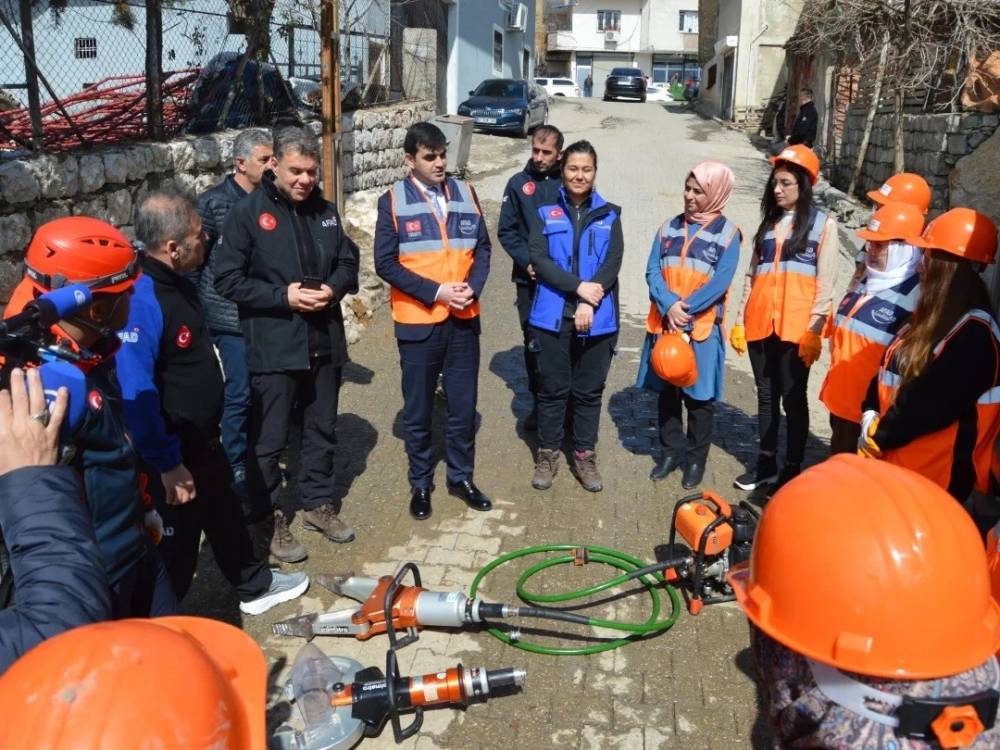 Şırnak’ta Tamamı Kadınlardan Oluşan Afad Gönüllü Ekibi Eğitimi Tamamladı