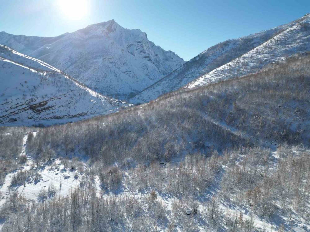 Şırnak’ta Kar Sonrası Dağlar Beyaza Büründü