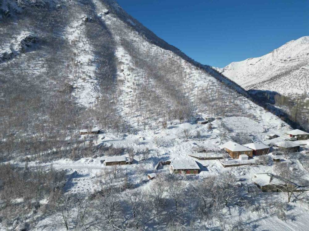 Şırnak’ta Kar Sonrası Dağlar Beyaza Büründü