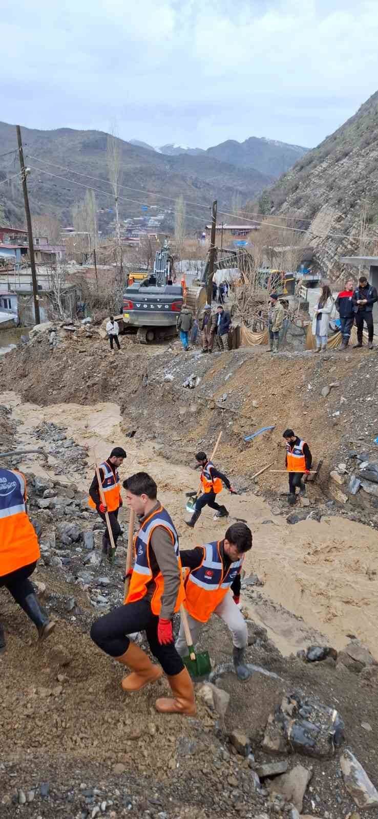 Şırnak'ta Sel Sonrası 50 Hayvan Telef Oldu, 2 Ahır Kullanılamaz Hale Geldi