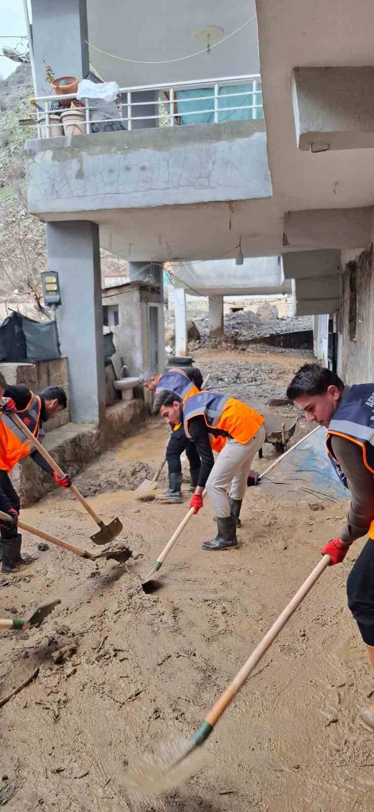 Şırnak'ta Sel Sonrası 50 Hayvan Telef Oldu, 2 Ahır Kullanılamaz Hale Geldi