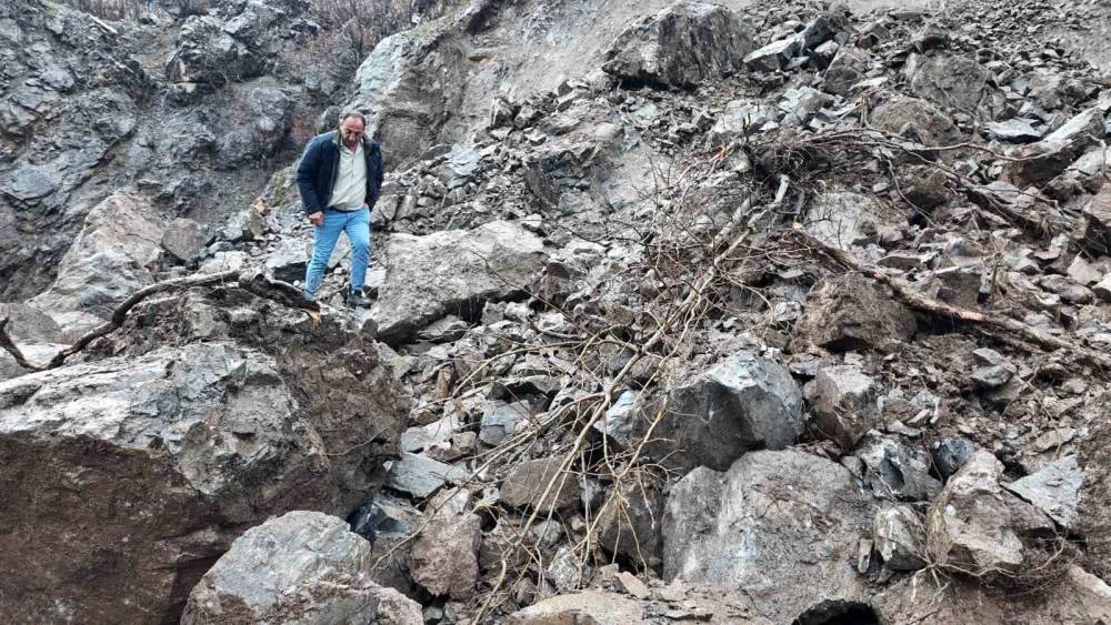 Beytüşşebap’ta Heyelan Nedeniyle 11 Yerin Yolu Ulaşıma Kapandı