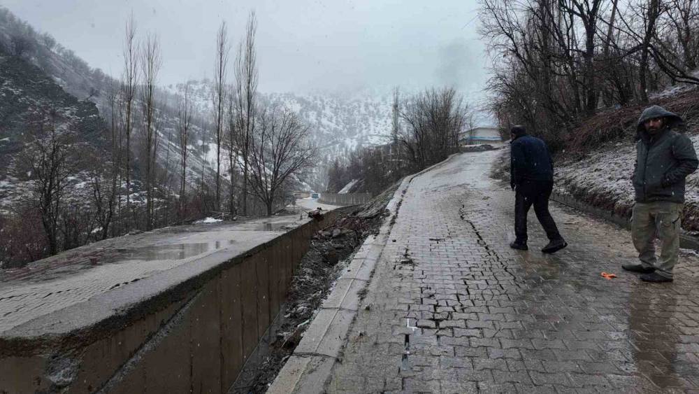 Şırnak’ta Sağanak Nedeniyle Köyün Bir Bölümü Çöktü Evler Boşaltıldı