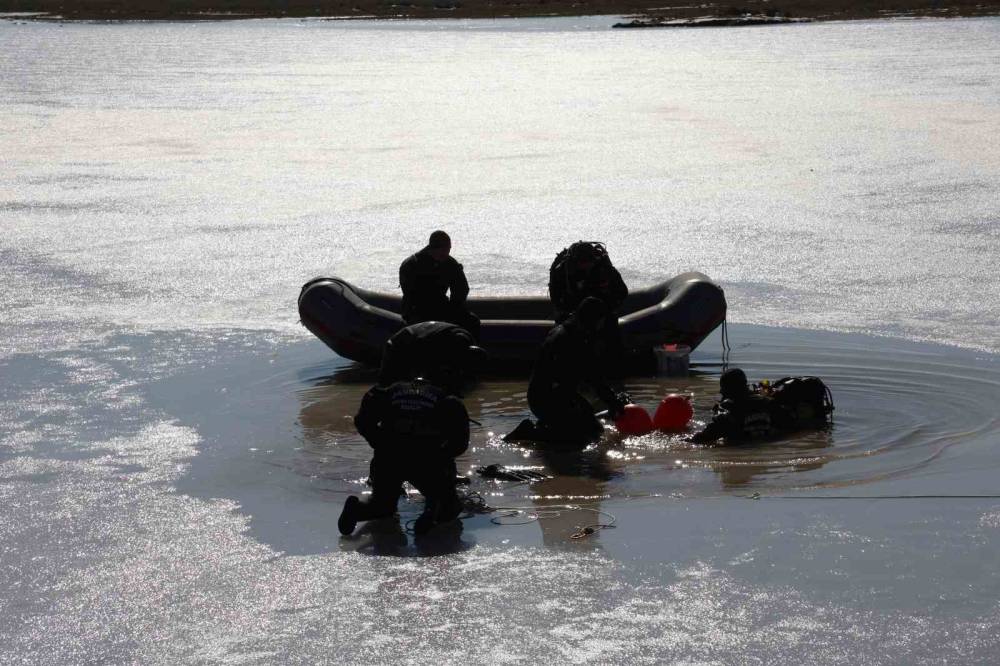 Şırnak, Mardin, Batman, Diyarbakır’da Sak Timi Arama Faaliyetleri Esnasında Delil De Topluyor