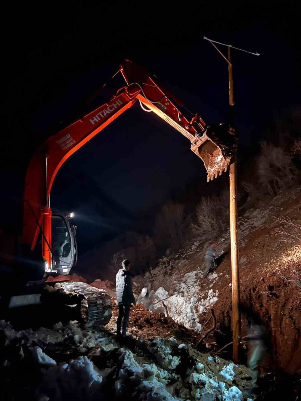 Şırnak'ta Çığın Vurduğu İlçede, Devlet ve İlgili Kurumlar Sahada