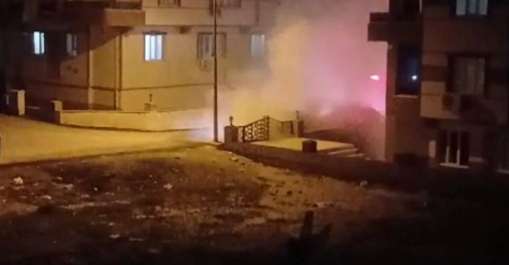 Park Halindeki Lüks Otomobil Alev Alev Yandı