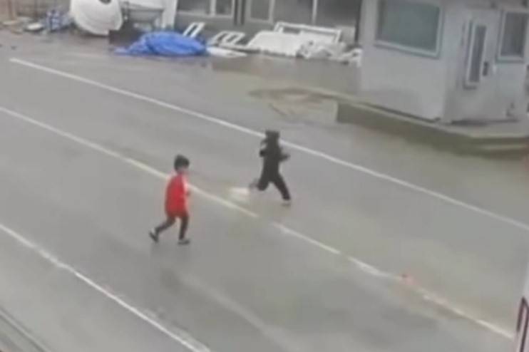 Şırnak’ta Yola Fırlayan Çocuk Son Anda Ölümden Döndü