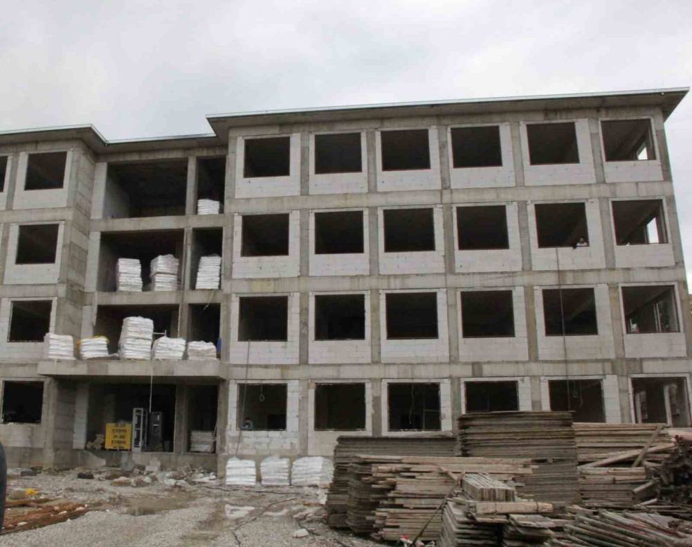 Cizre’de Okul İnşaatlarında İnceleme