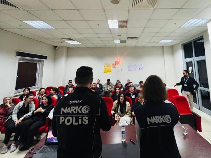 silopi-devlet-hastanesinde-narkorehber-egitimi-gerceklestirildisilopi-devlet-hastanesinde-hizm-2.jpg
