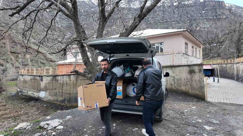 Hayırsever Polisten Güneydoğu Anadolu Bölgesinde Binlerce Öğrenciye Anlamlı Destek