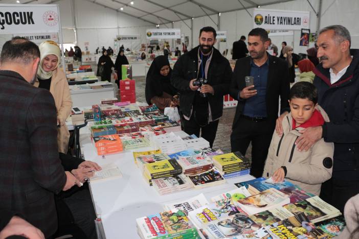 aa-20260412-41091233-41091227-sirnakta-duzenlenen-idil-kitap-fuari-ve-kultur-soleni-sona-erdi.jpg