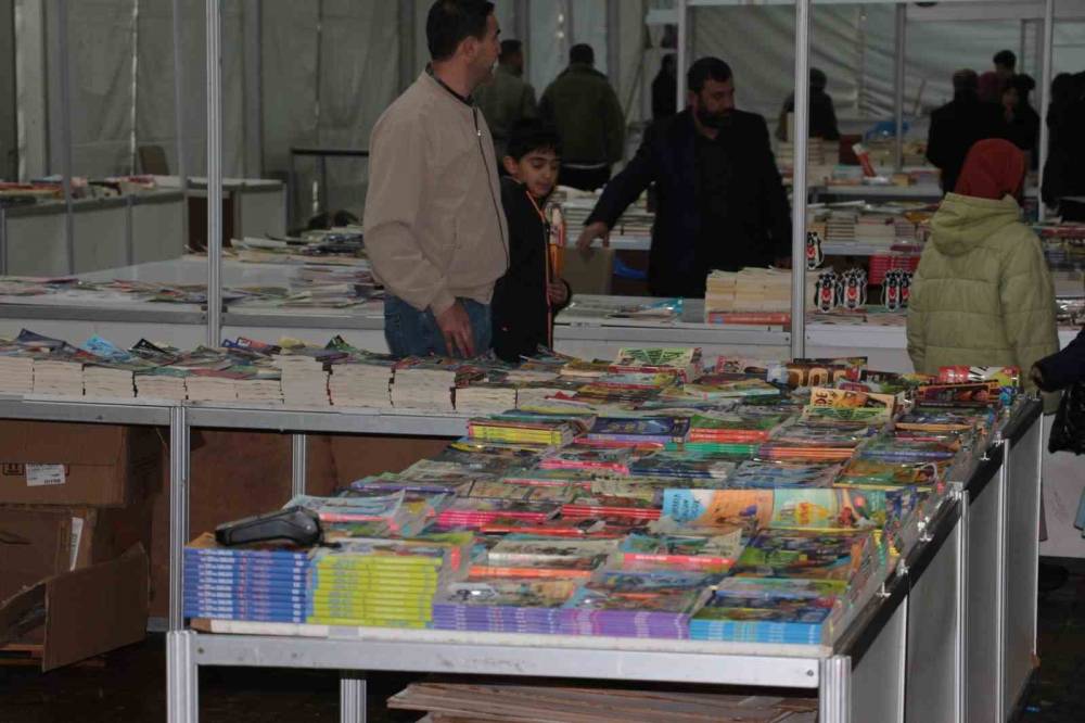 Şırnak’ta 7 Gündür Devam Eden Kitap Fuarı Ve Kültür Şöleni Sona Erdi
