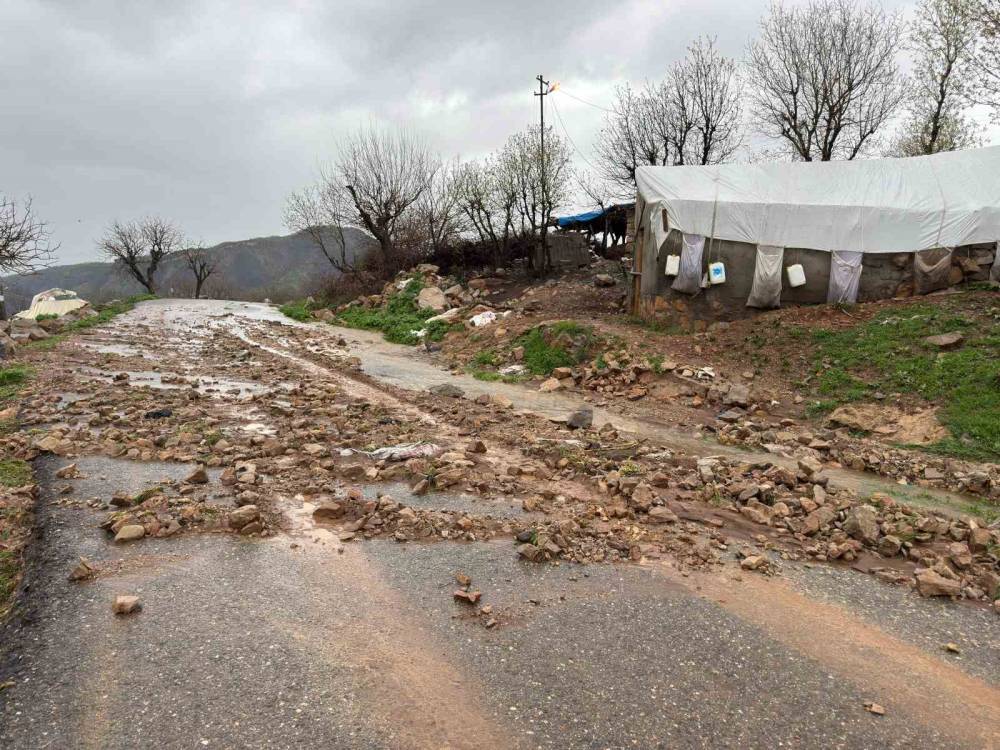Şırnak’ta Köy Yolu Kapandı, Öğretmenler Mahsur Kaldı