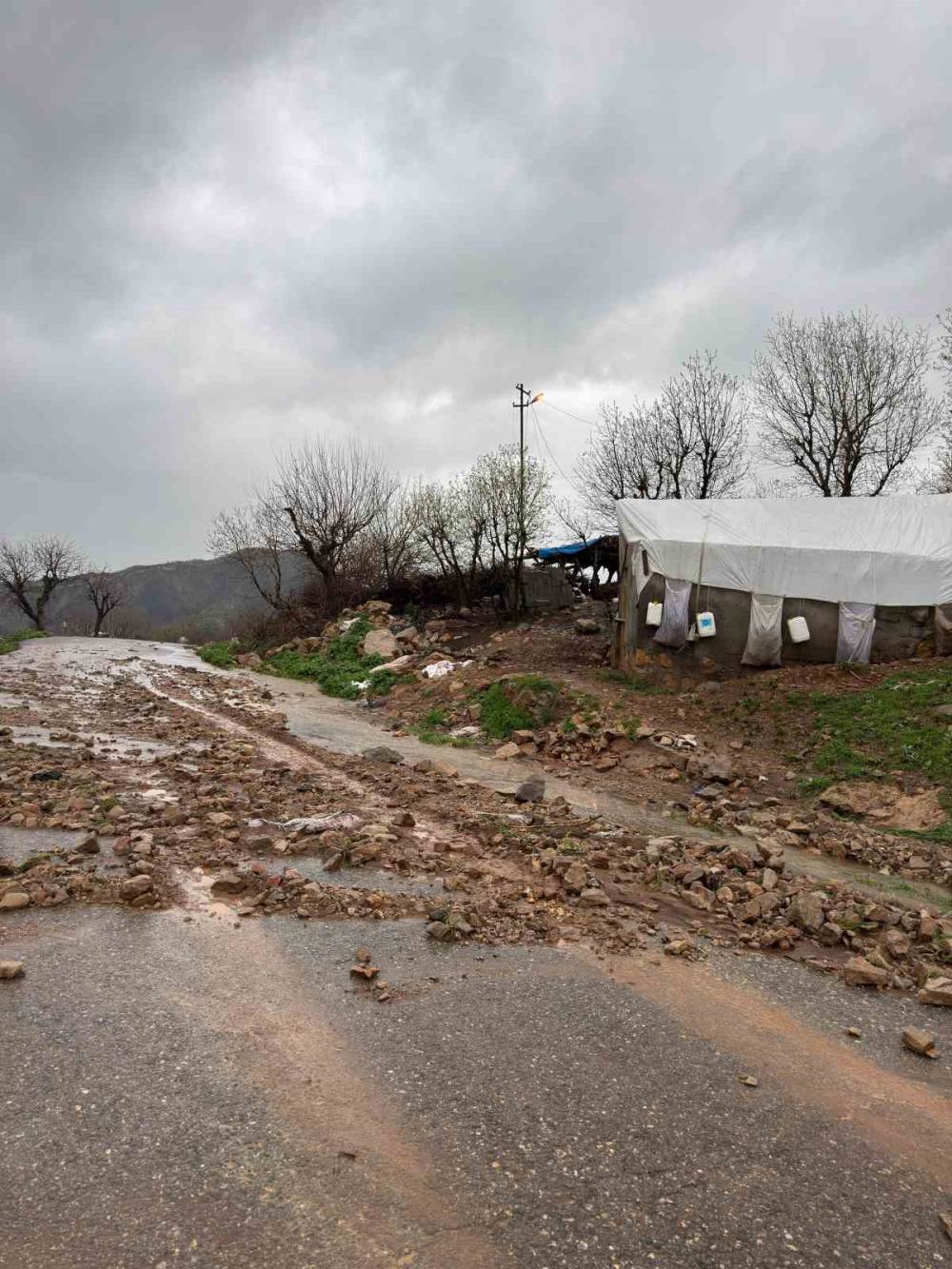 Şırnak’ta Köy Yolu Kapandı, Öğretmenler Mahsur Kaldı