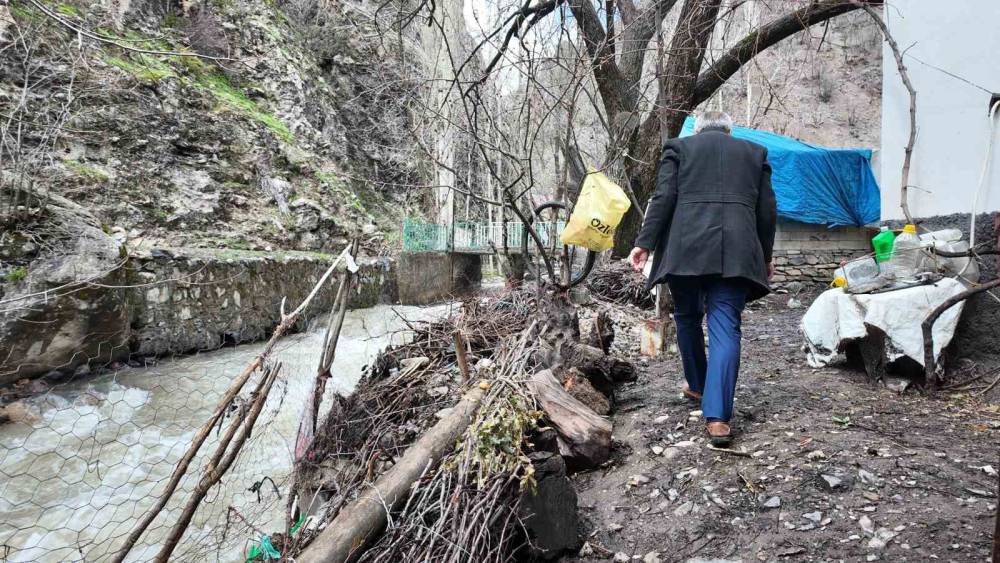 Şırnaklı Vatandaş Sel Sularından Korunmak İçin Kendi Önlemini Aldı