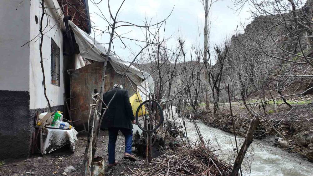 Şırnaklı Vatandaş Sel Sularından Korunmak İçin Kendi Önlemini Aldı
