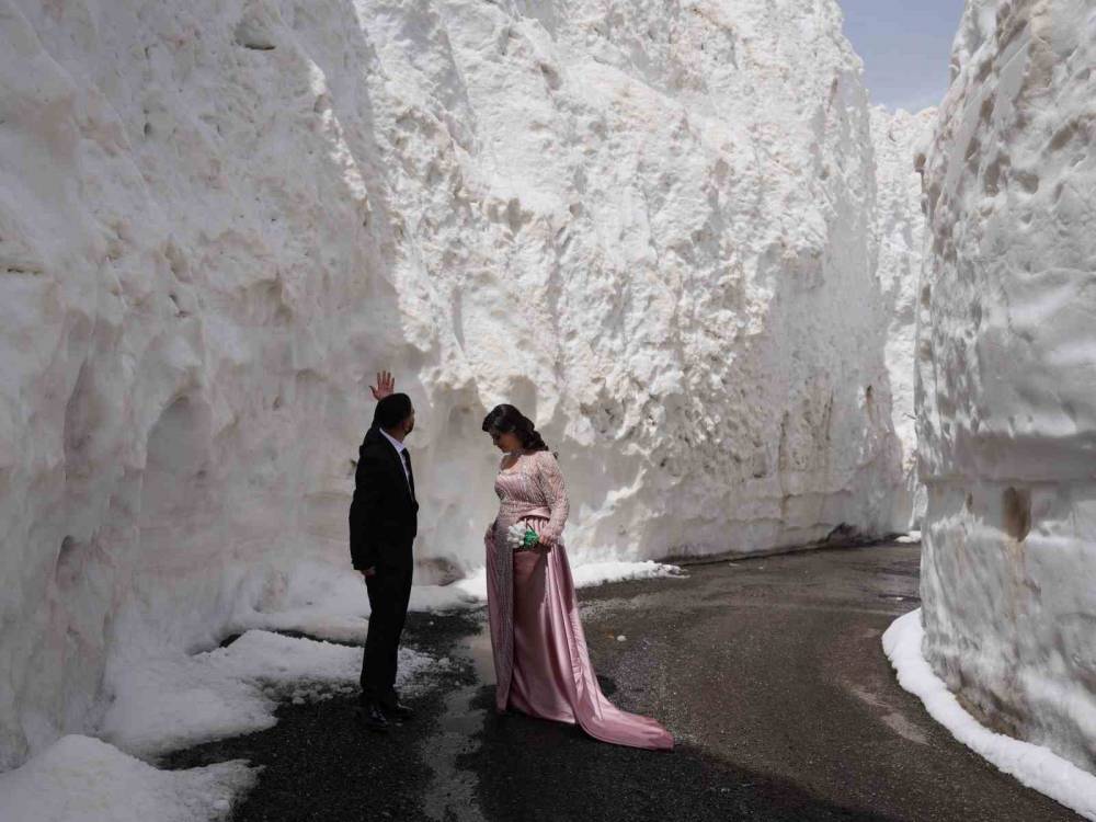 Şırnak'ta Gelin ve Damat Adayı Kar Tünelinde Fotoğraf Çekimi Yaptı