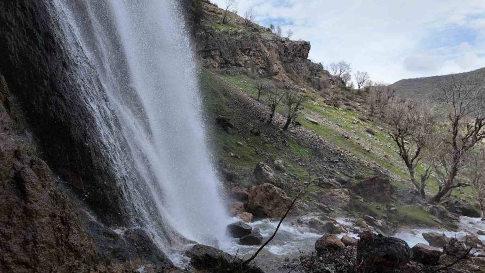 Şırnak’ta Baharla Birlikte Şelaleler Coştu