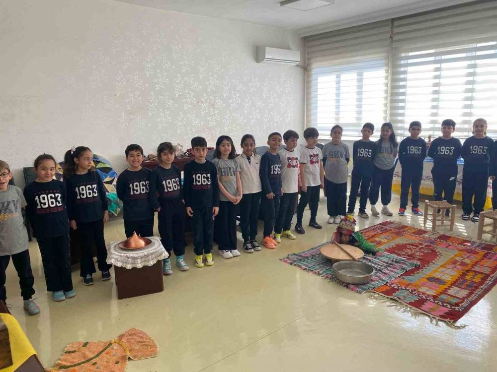 Gkv’li Öğrencilerden Zamanda Yolculuk Sergisi