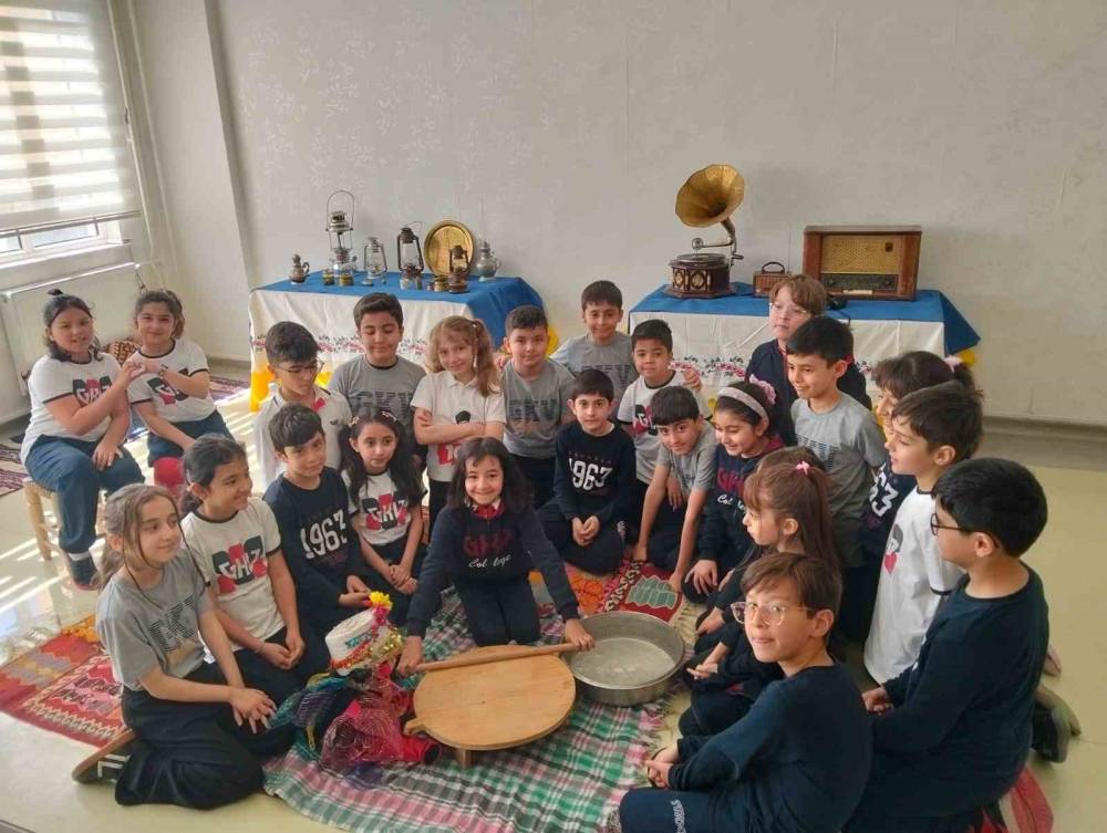 Gkv’li Öğrencilerden Zamanda Yolculuk Sergisi